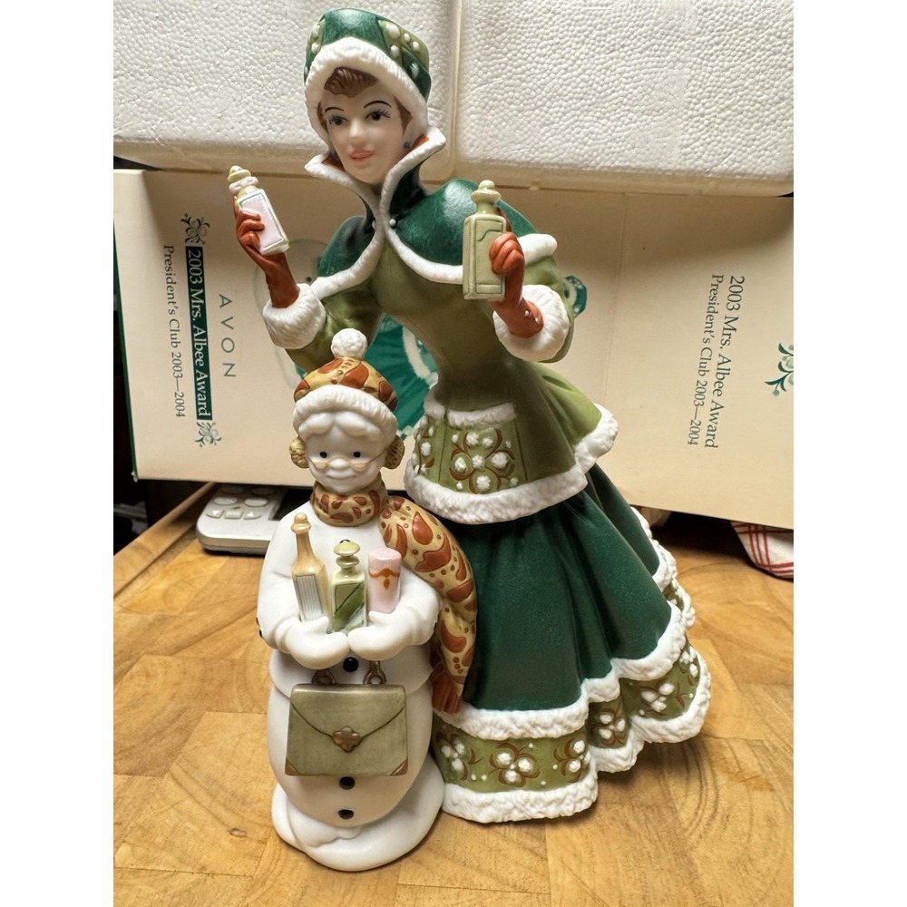 Avon‎ Presidents Club Full Size 2003-2004 Mrs. Albee Award Figurine New Box